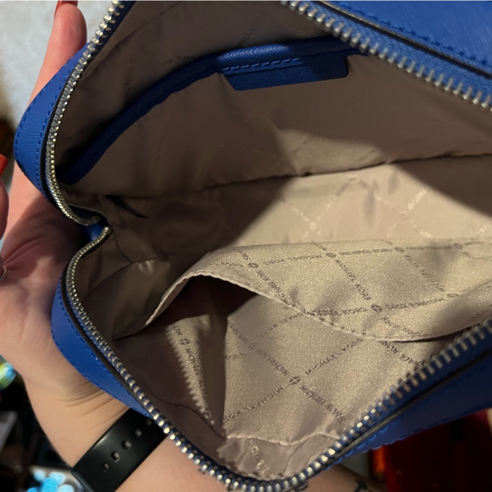Electric blue Michael Kors crossbody - Picture 6 of 7